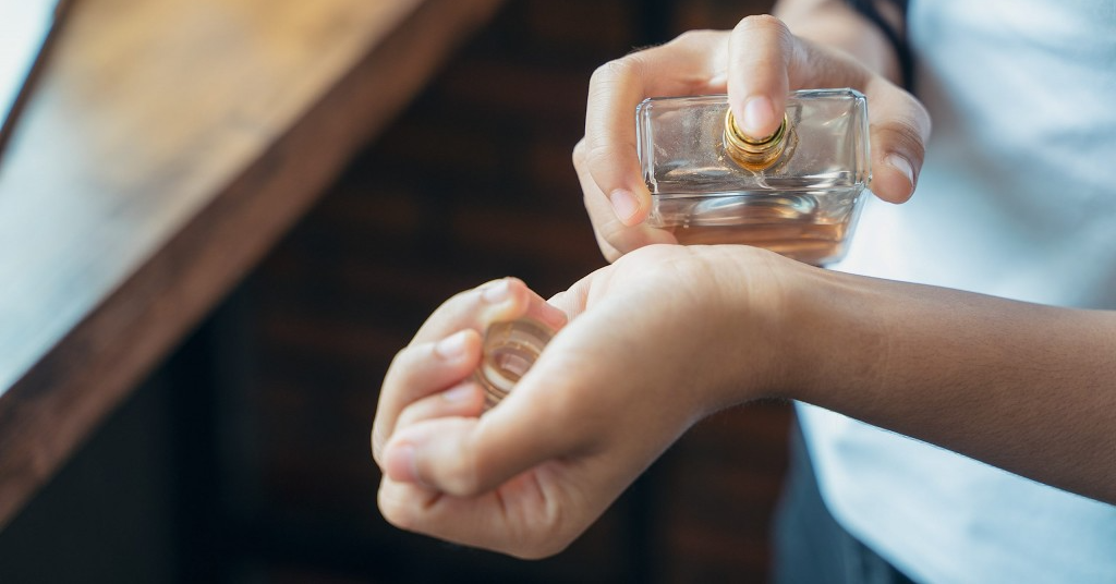 آیا عطر برای پوست مضر است؟