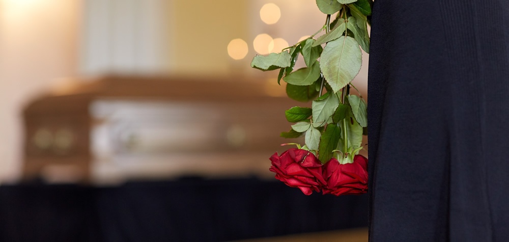 آیا باید در مراسم تدفین عطر بزنم؟