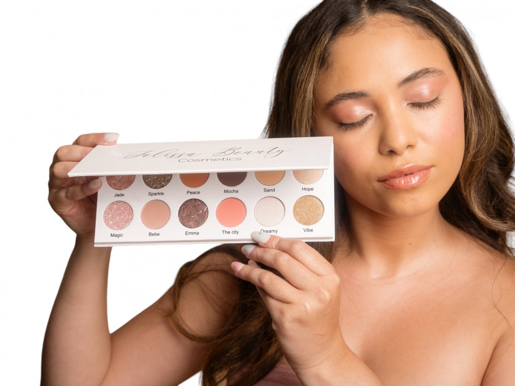 انتخاب سایه چشم مناسب با رنگ پوست و رنگ چشم‌