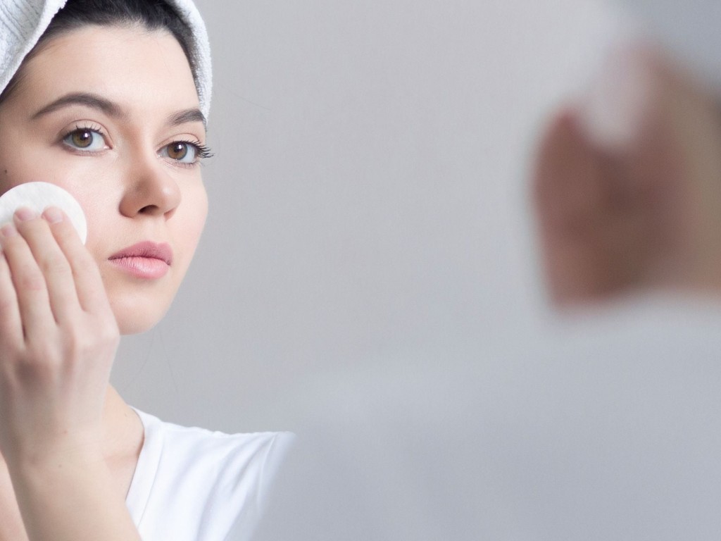 راهنمای کامل انتخاب و استفاده از تونر مناسب برای پاکسازی و تعادل پوست