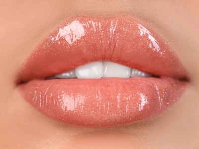 تفاوت لیپ گلاس و تینت لب چیست؟ هر آنچه باید قبل از خرید بدانید