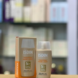 ضد آفتاب ایزدین مدل فیوژن واتر مجیک رنگ لایت Fusion Water Magic حجم 50 میل