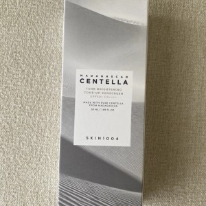 ضد آفتاب روشن‌کننده سنتلا Skin1004 با SPF50