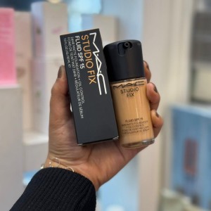 کرم پودر مایع مات و کنترل کننده چربی 24 ساعته MAC Studio Fix Fluid SPF 15