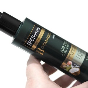 کرم مو فر کننده ترزمه - Botanique Air Dry Curl Cream نرمی، نظم و حالت‌دهی طبیعی برای موهای فر