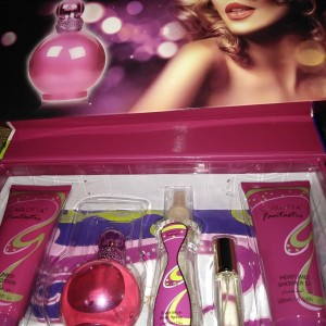 ست هدیه زنانه بریتنی اسپیرز فانتزی کارلوتا ادو تویلت و لوسیون مدل CARLOTTA Britney Spears Fantasy