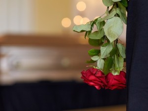 آیا باید در مراسم تدفین عطر بزنم؟