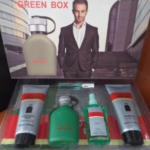 ست هدیه مردانه هوگو باس من کارلوتا ادو تویلت و لوسیون مدل CARLOTTA Green Box Hugo Boss Man