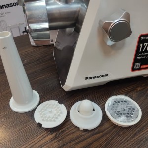 چرخ‌گوشت قدرتمند ۱۷۰۰ وات پاناسونیک مدل MK-GX1711 با تیغه ساخت ژاپن