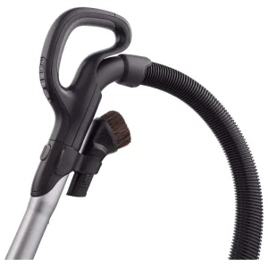 جاروبرقی کیسه‌دار آ ا گ مدل VX82-1-ALR با توان 2200 وات، ظرفیت مخزن 3.5 لیتر، فناوری هوشمند تنظیم خودکار مکش، موتور کم‌صدا با تکنولوژی Silent Air، فیلتر بهداشتی Allergy Plus و پارویی چندحالته با مانوردهی 180 درجه