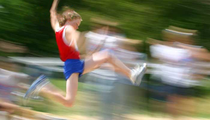 آیا دوربین ورزشی من در سرعت ۲۰۰ کیلومتر بر ساعت تار نمی‌شود؟