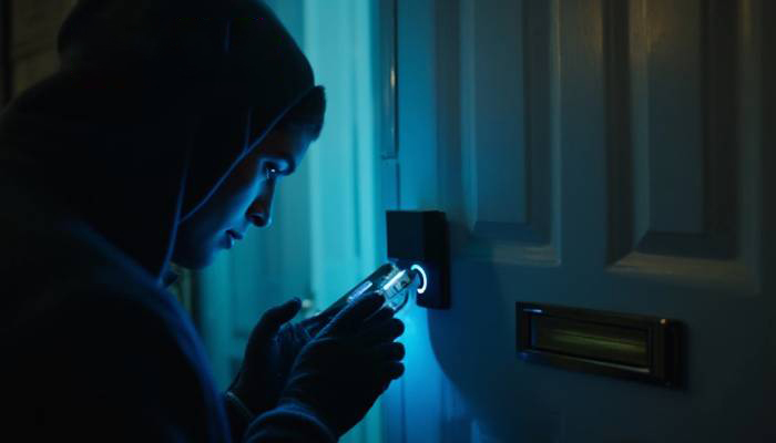 آیا سارقان می‌توانند به‌راحتی دوربین سولار را هک یا غیرفعال کنند؟