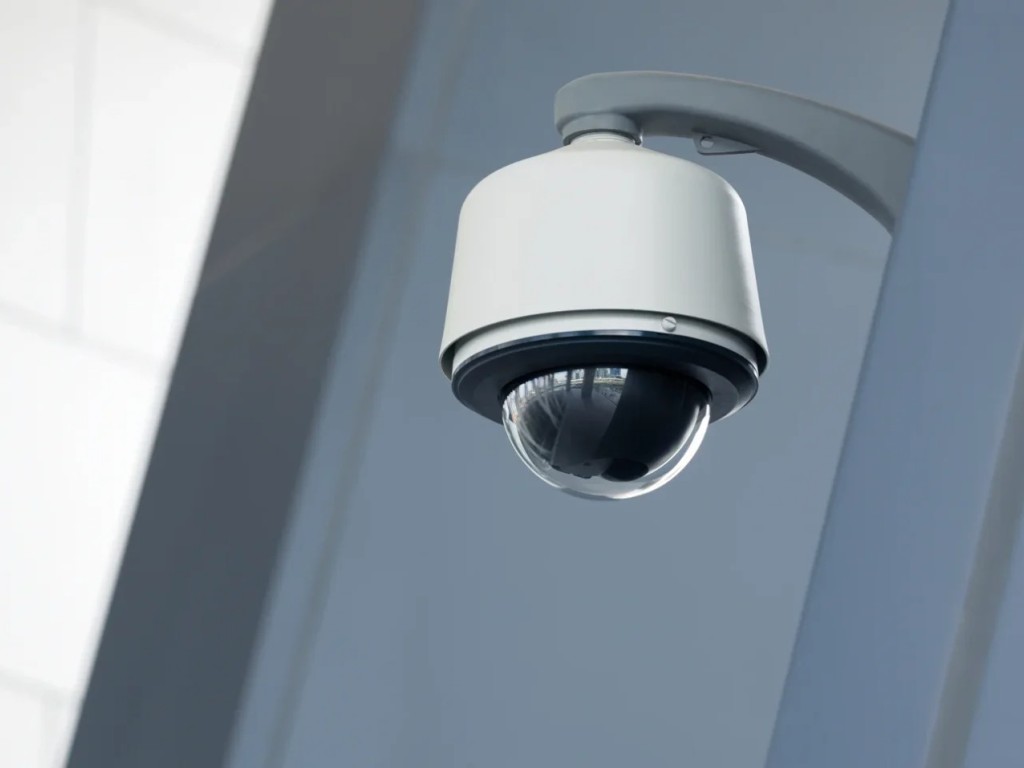 بررسی سیستم‌های دوربین PTZ و قابلیت‌های کنترل از راه دور