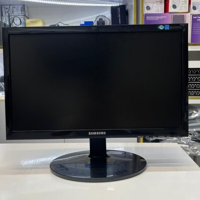 مانیتور استوک 19 اینچ