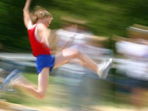 آیا دوربین ورزشی من در سرعت ۲۰۰ کیلومتر بر ساعت تار نمی‌شود؟