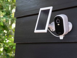 آیا دوربین خورشیدی واقعاً می‌تواند ۲۴ ساعته بدون برق کار کند؟