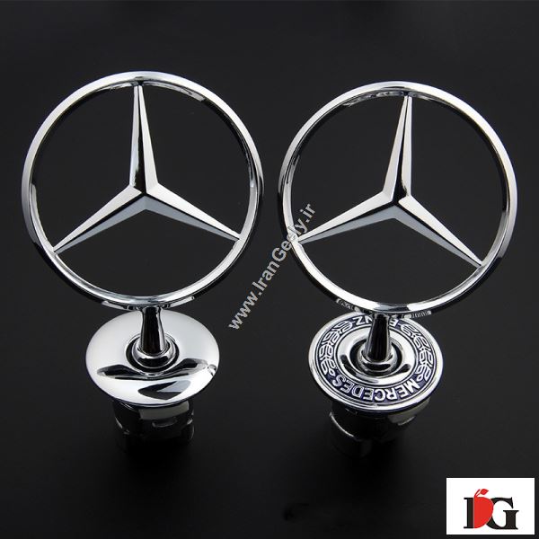 ستاره ایستاده روی کاپوت بنز