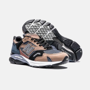 کفش دستدوز  نیوبالانس مدل ۹۹۰ | NewBalance 990 V5