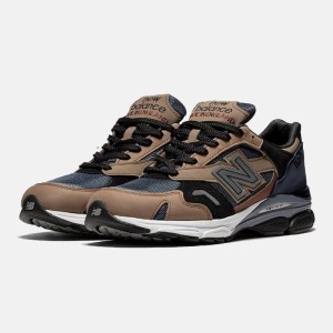کفش دستدوز  نیوبالانس مدل ۹۹۰ | NewBalance 990 V5