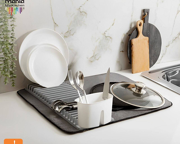 آبچکان حوله ای به همراه جاقاشقی مانیا پلاستیک