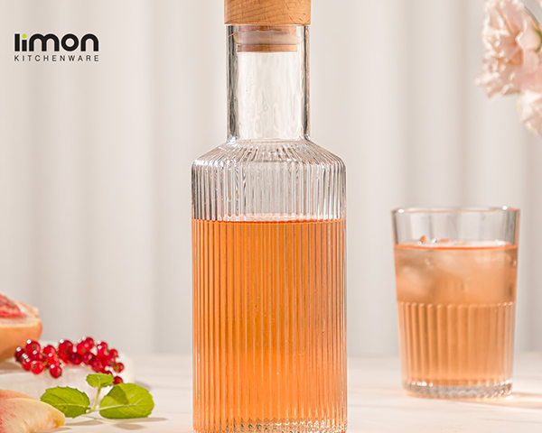 بطری آب درب چوبی 700 میلی لیتر لیمون پلاستیک