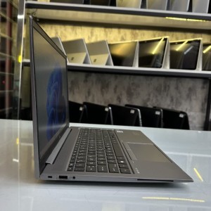 لپ تاپ استوکHP ZBOOK FIREFLAY 15 G7 /I7 (10U)/8/256/INTEL
