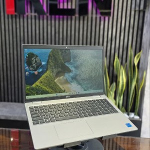 لپ تاپ استوک Dell Latitude 5520 | Core i5-1135G7 | RAM 8GB | SSD 256GB | 15.6 Inch FHD | Intel Iris Xe