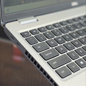 لپ تاپ استوک Dell Latitude 5520 | Core i7-1165G7 | RAM 8GB | SSD 256GB | 15.6 Inch FHD Touch | Intel Iris Xe