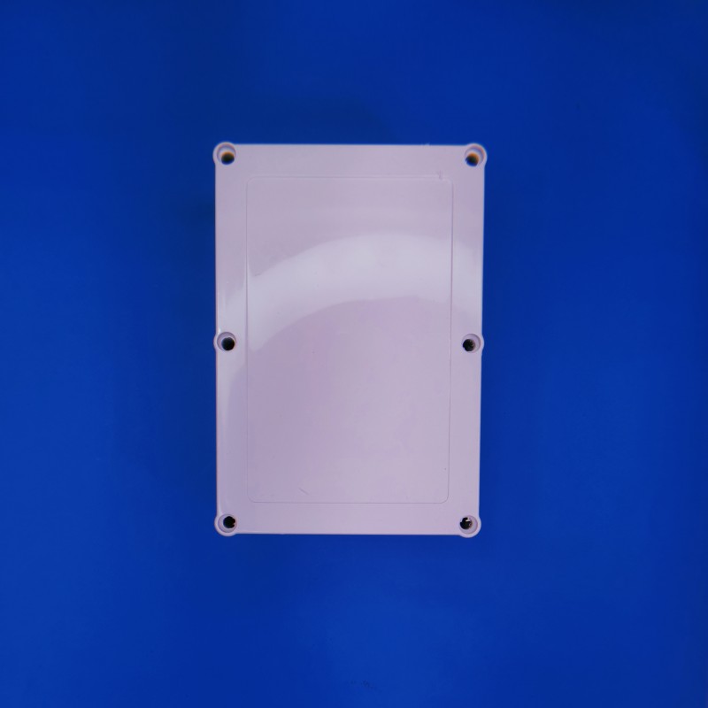 جعبه پلاستيکي ضد آب با مهره برنجي