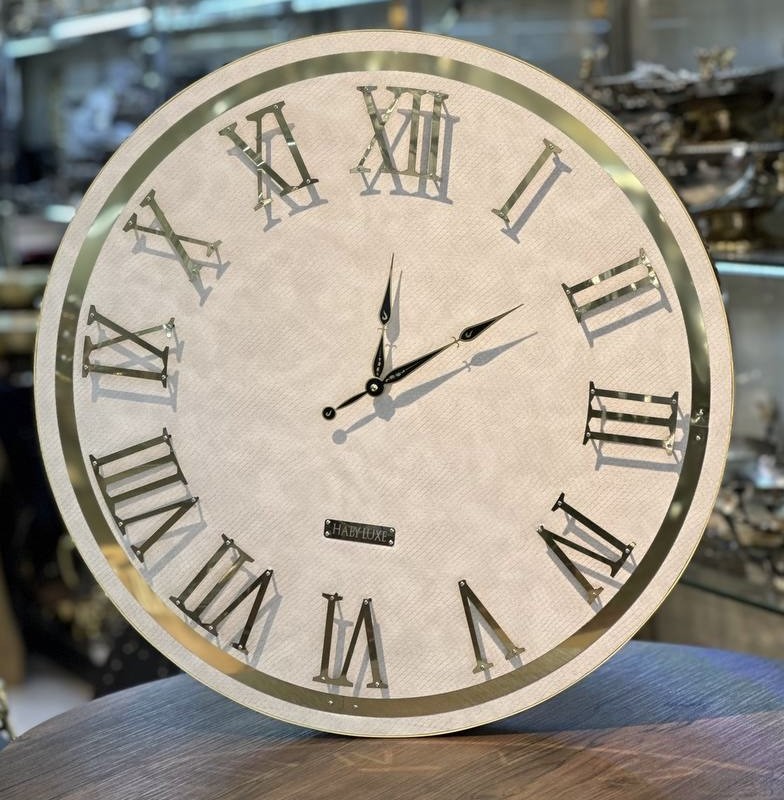 ساعت دیواری چرمی