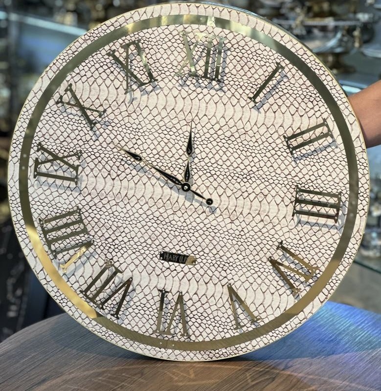 ساعت دیواری چرم پوست ماری