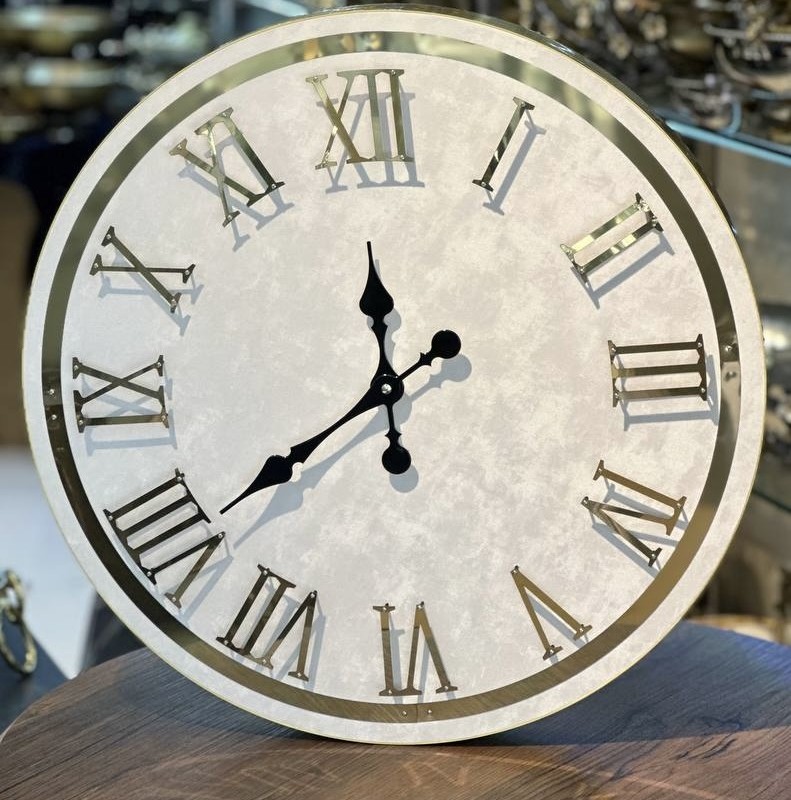 ساعت دیواری چرمی