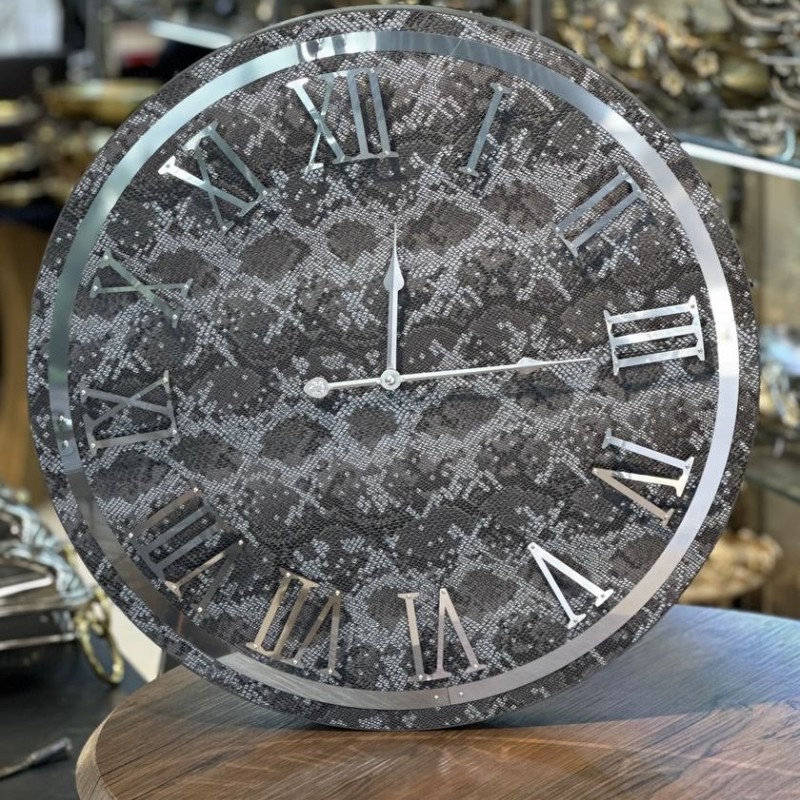 ساعت دیواری چرمی