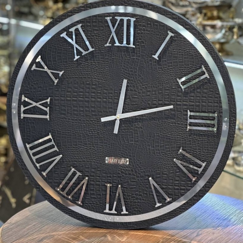 ساعت دیواری چرمی