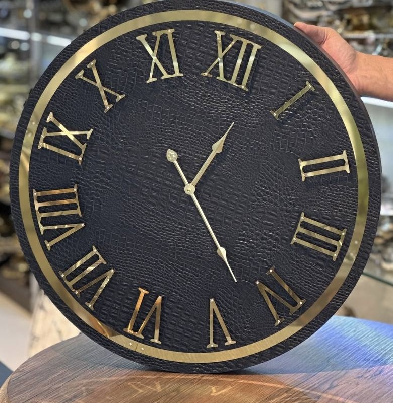 ساعت دیواری چرمی