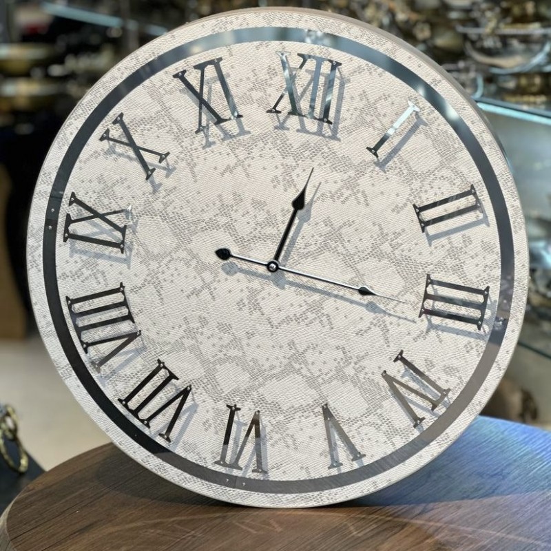 ساعت دیواری چرمی