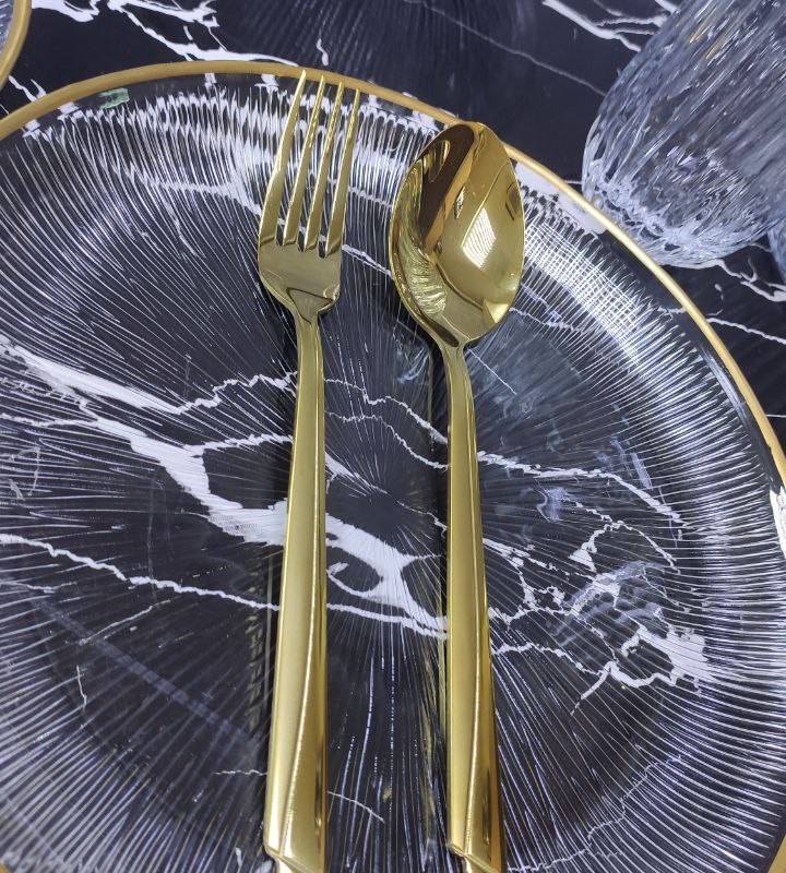 قاشق و چنگال یونیک طلایی