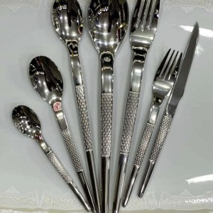 سرویس قاشق چنگال یونیک 24 نفره 120 پارچه مدل هارمونی نقره ای براق