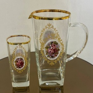 پارچ و لیوان گل رز