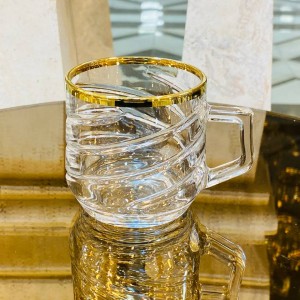 ماگ چایخوری لب طلا خطی
