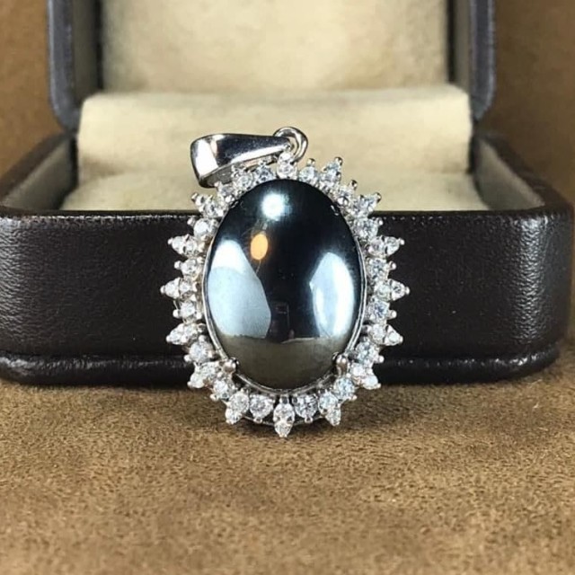 مدال حدید صینی قاب رزگلد همراه گنجینه پنج حرز شریف