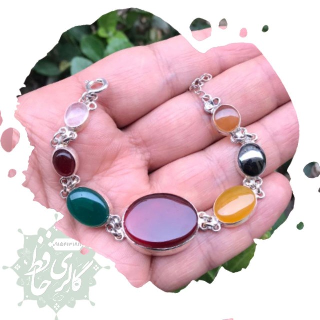 دستبند ام البنین با نگین های مختلف همراه گنجینه پنج حرز شریف