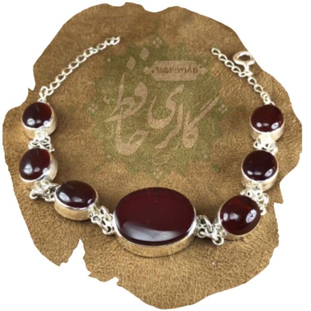 دستبند ام البنین با نگین های عقیق خراسانی همراه گنجینه پنج حرز شریف
