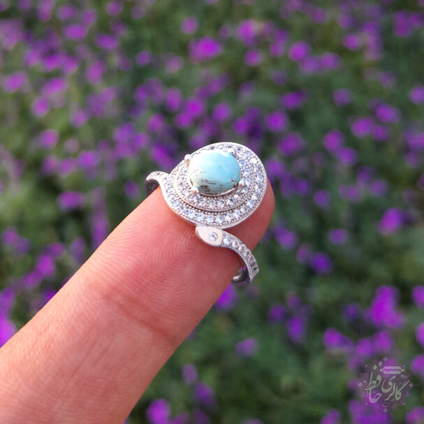 انگشتر زنانه با سنگ فیروزه نیشابور رکاب نقره