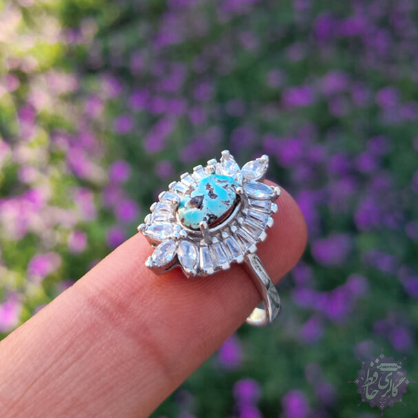 انگشتر زنانه با سنگ فیروزه نیشابور رکاب نقره