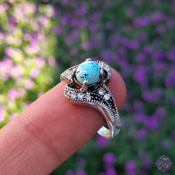 انگشتر زنانه با سنگ فیروزه نیشابور رکاب نقره