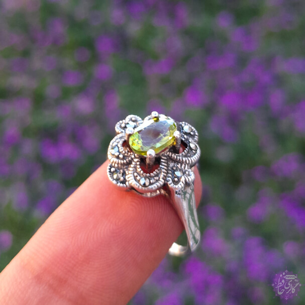 انگشتر زنانه با سنگ زبرجد رکاب نقره