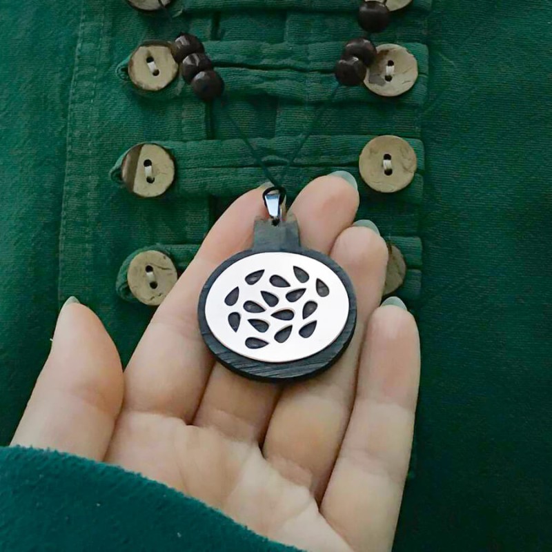 گردنبند چوب و نقره طرح انار