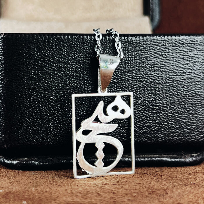 گردنبند طرح نوشته هیچ