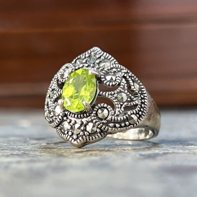 انگشتر زنانه نقره با سنگ زبرجد